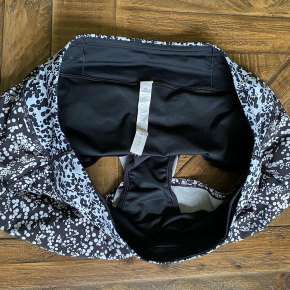 Lululemon Speed Up Shorts Size 10 - Picture 2 of 3